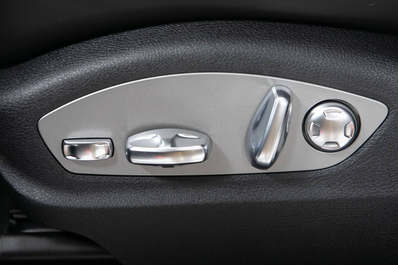 Thumbnail: 2026 Porsche Macan - 24