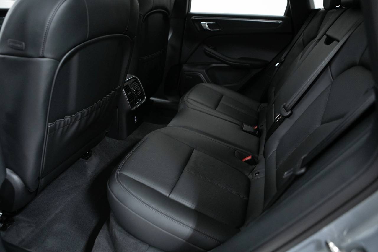 Thumbnail: 2026 Porsche Macan - 35