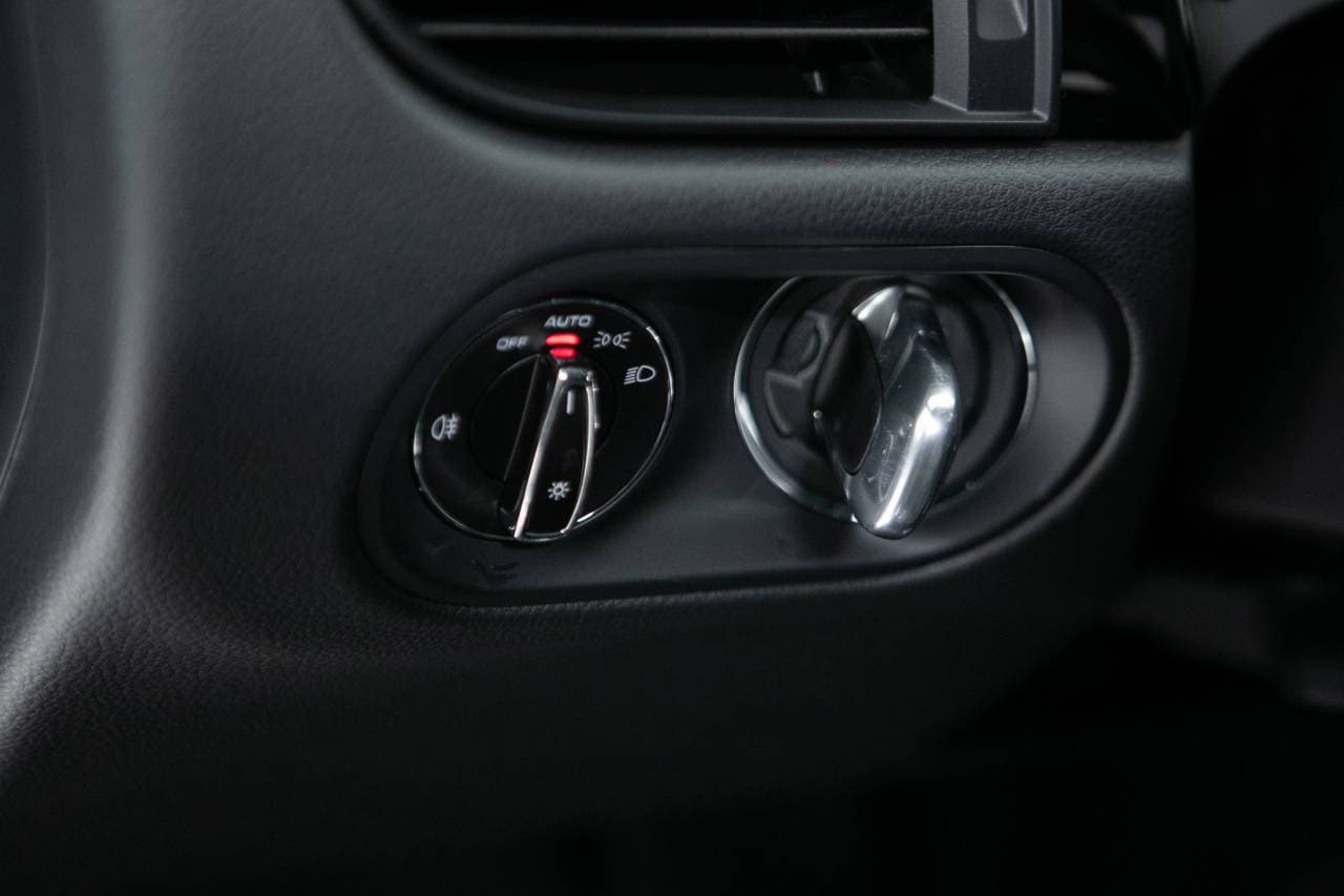 Thumbnail: 2026 Porsche Macan - 27