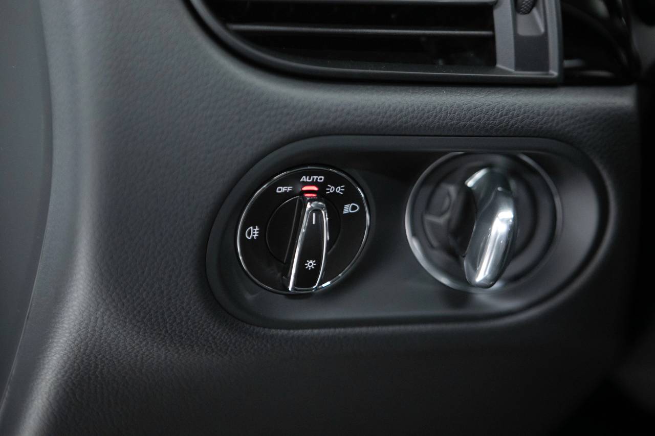 Thumbnail: 2026 Porsche Macan - 27