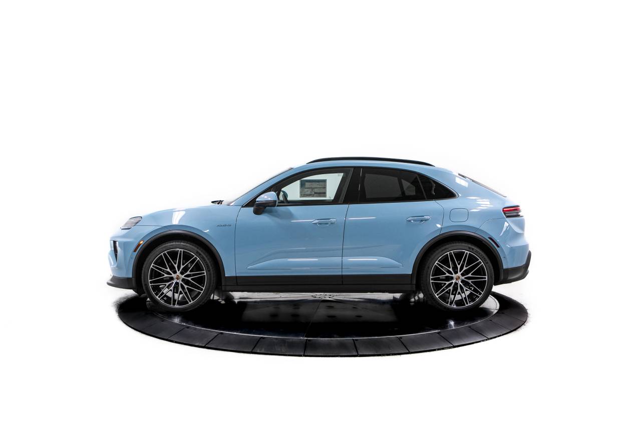 Thumbnail: 2026 Porsche Macan - 2