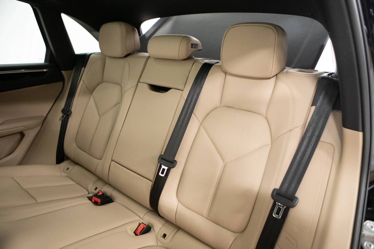 Thumbnail: 2026 Porsche Macan - 38