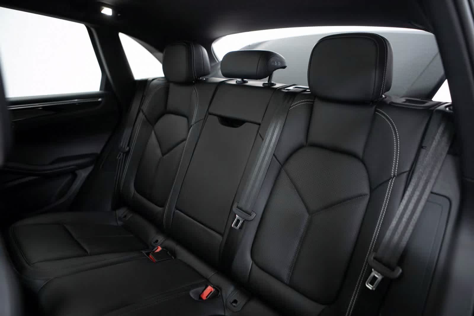 Thumbnail: 2025 Porsche Macan - 30