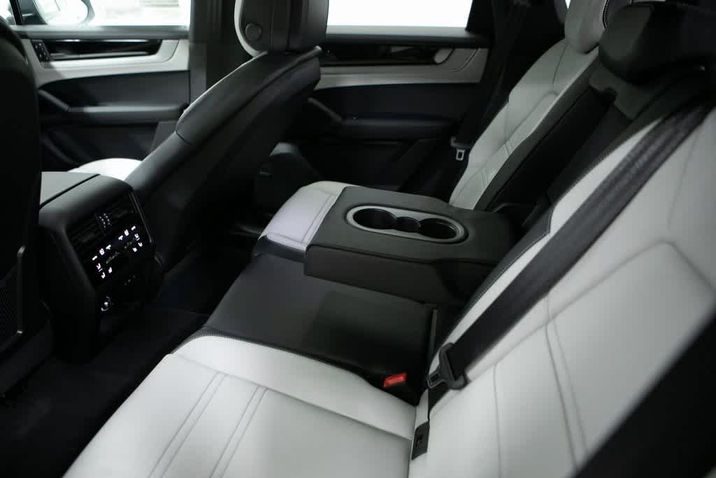 Thumbnail: 2025 Porsche Cayenne - 34