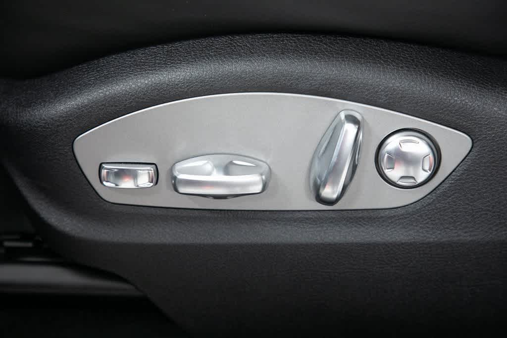 Thumbnail: 2025 Porsche Macan - 17