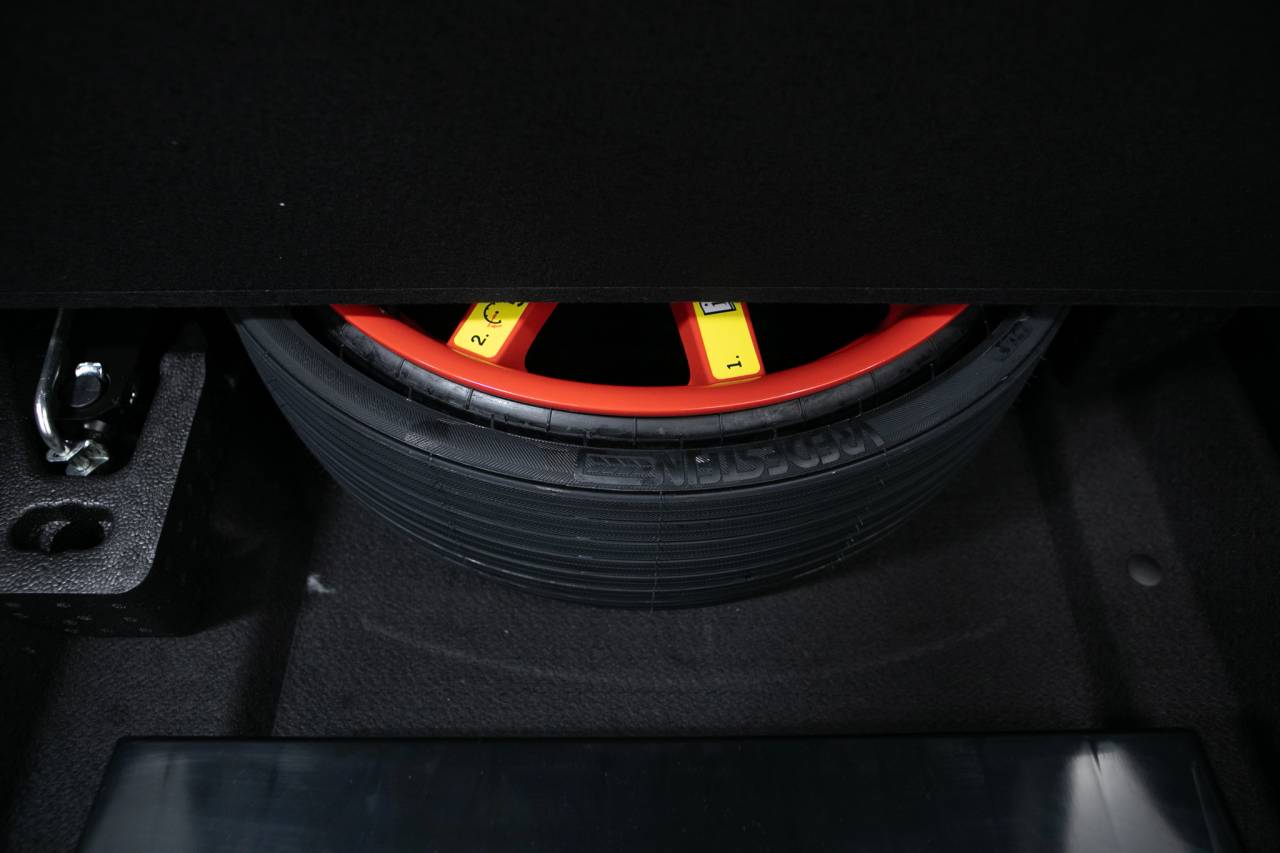 Thumbnail: 2026 Porsche Macan - 38