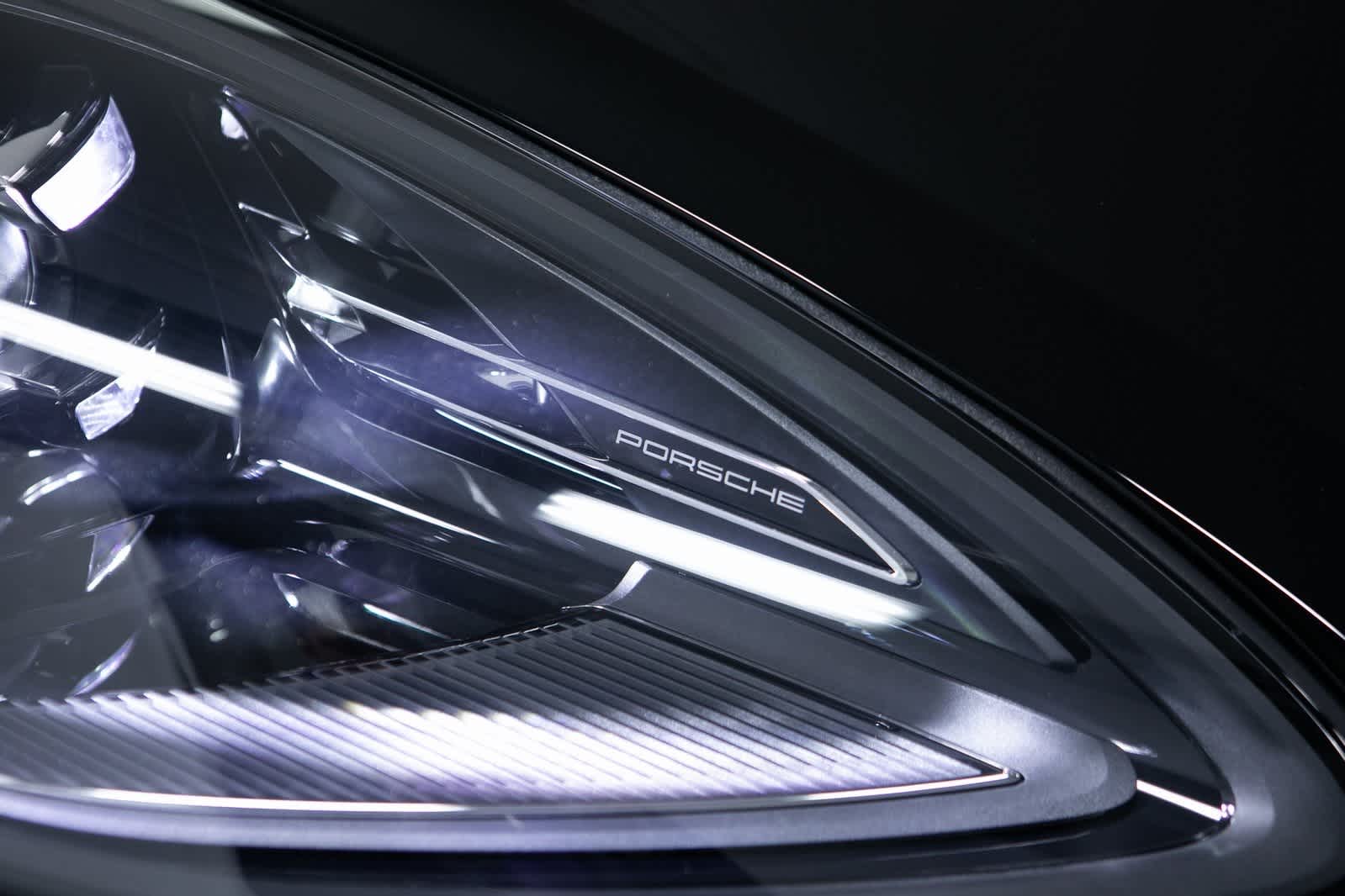 Thumbnail: 2023 Porsche Macan - 33