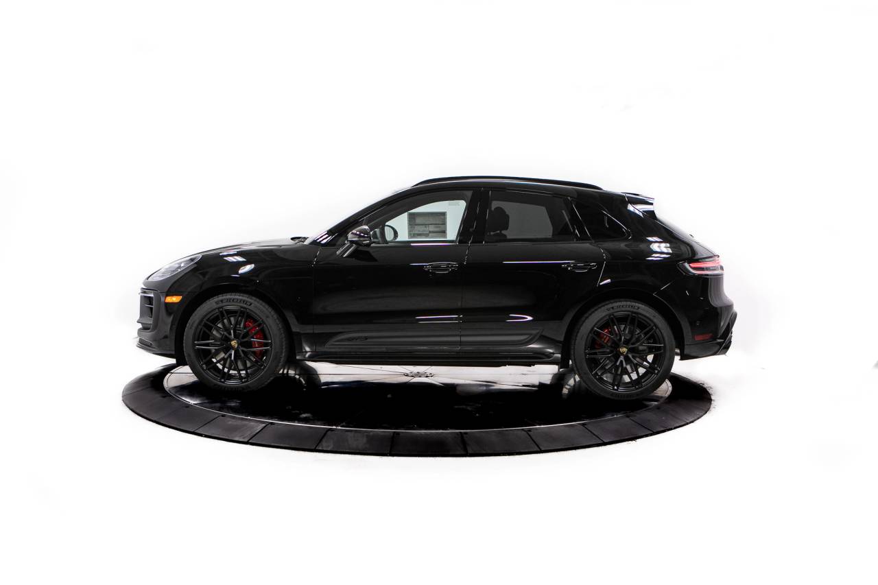 Thumbnail: 2026 Porsche Macan - 2