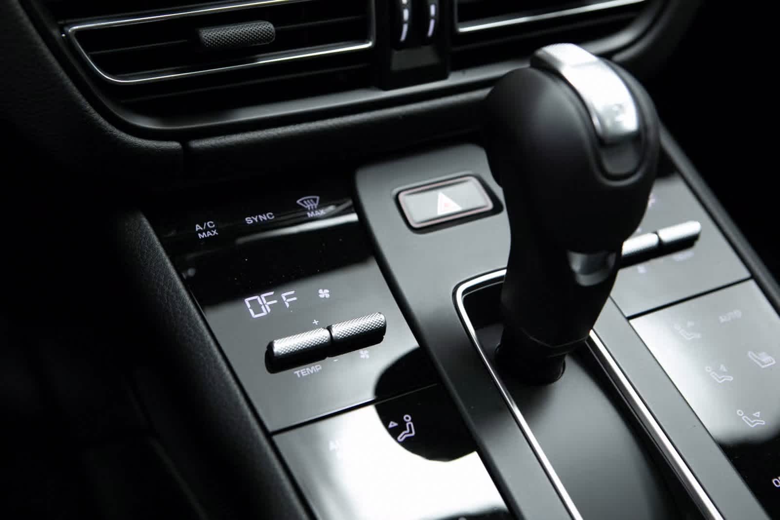 Thumbnail: 2025 Porsche Macan - 22