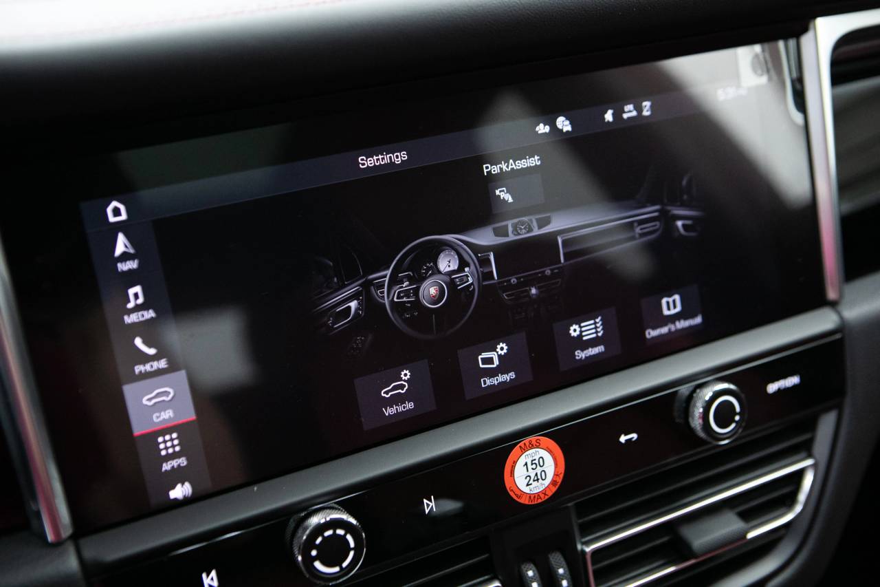 Thumbnail: 2026 Porsche Macan - 21