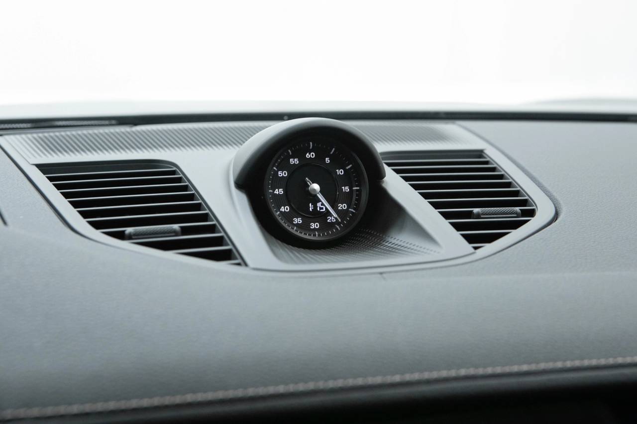 Thumbnail: 2026 Porsche Panamera - 31