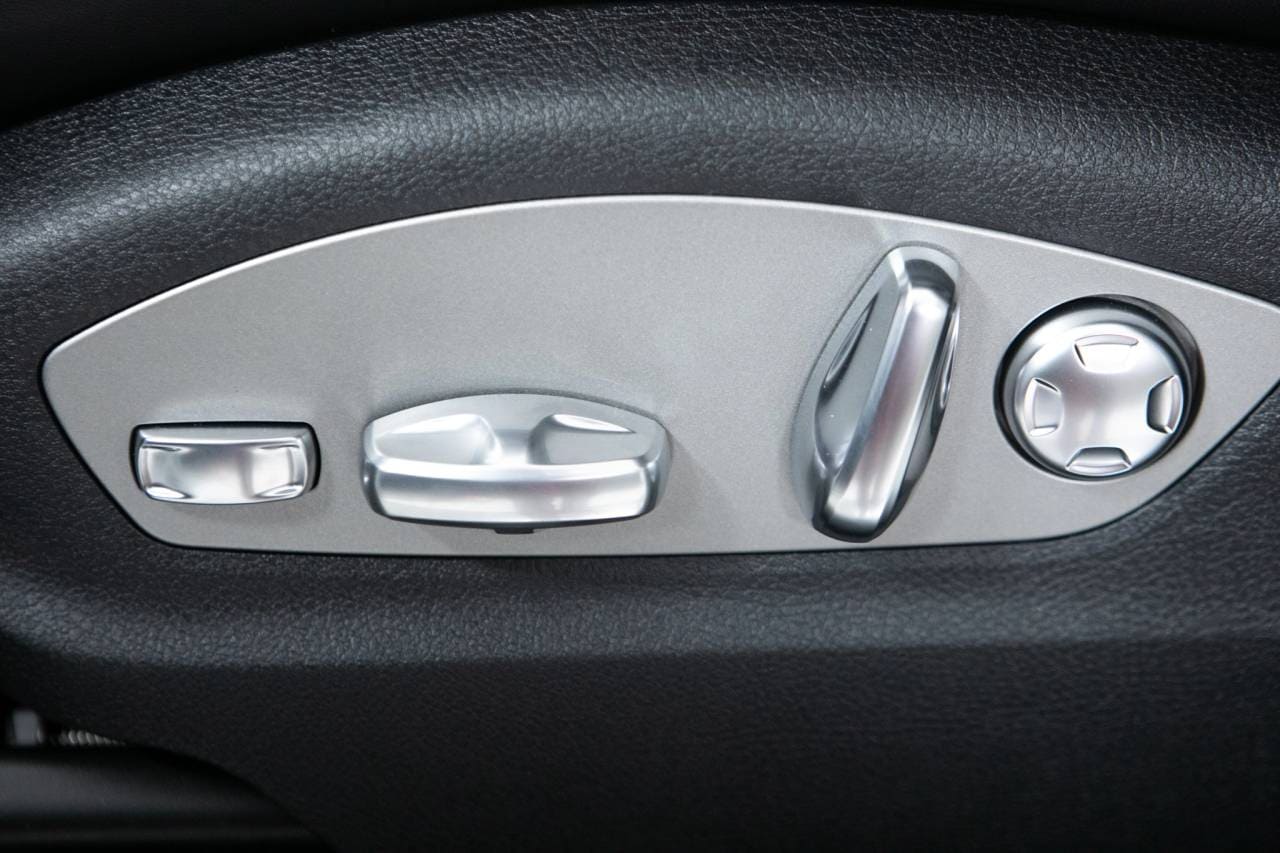 Thumbnail: 2026 Porsche Macan - 24