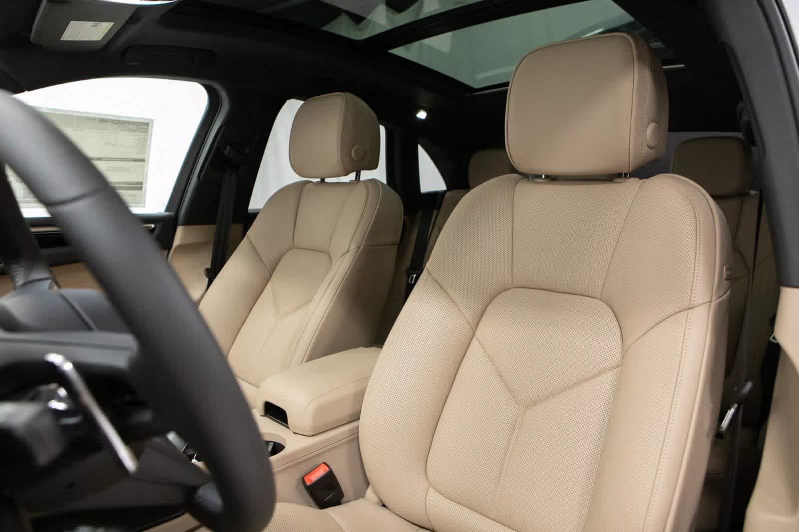 Thumbnail: 2026 Porsche Macan - 5