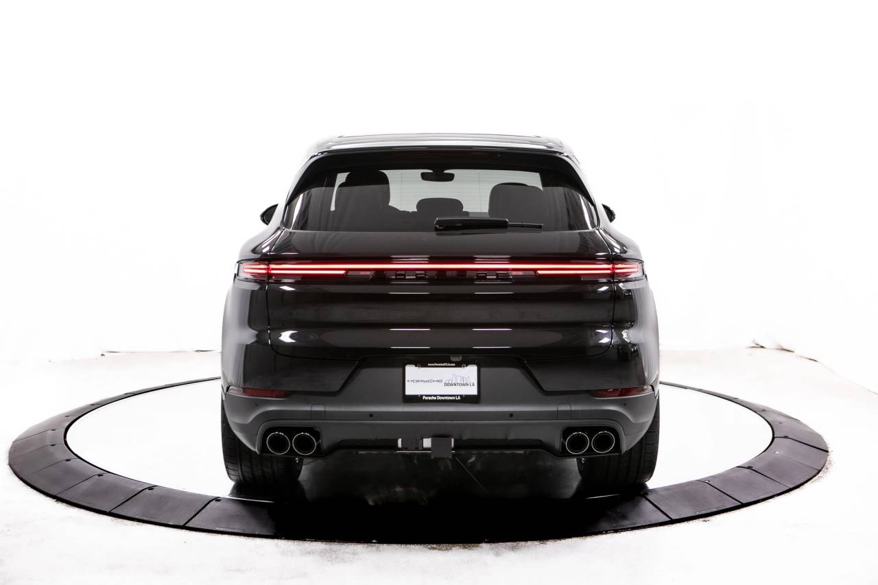 2026 Porsche Cayenne photo 3