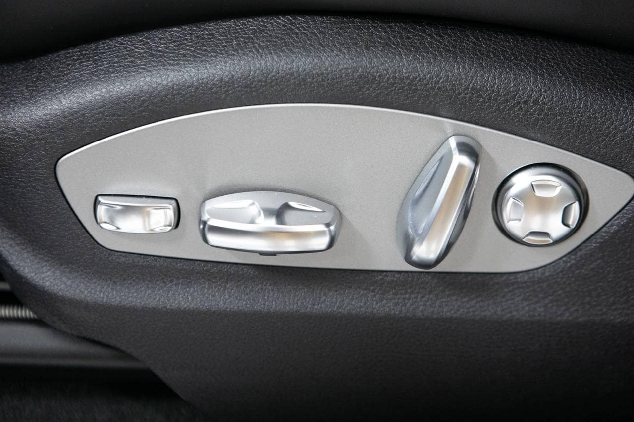 Thumbnail: 2026 Porsche Macan - 24