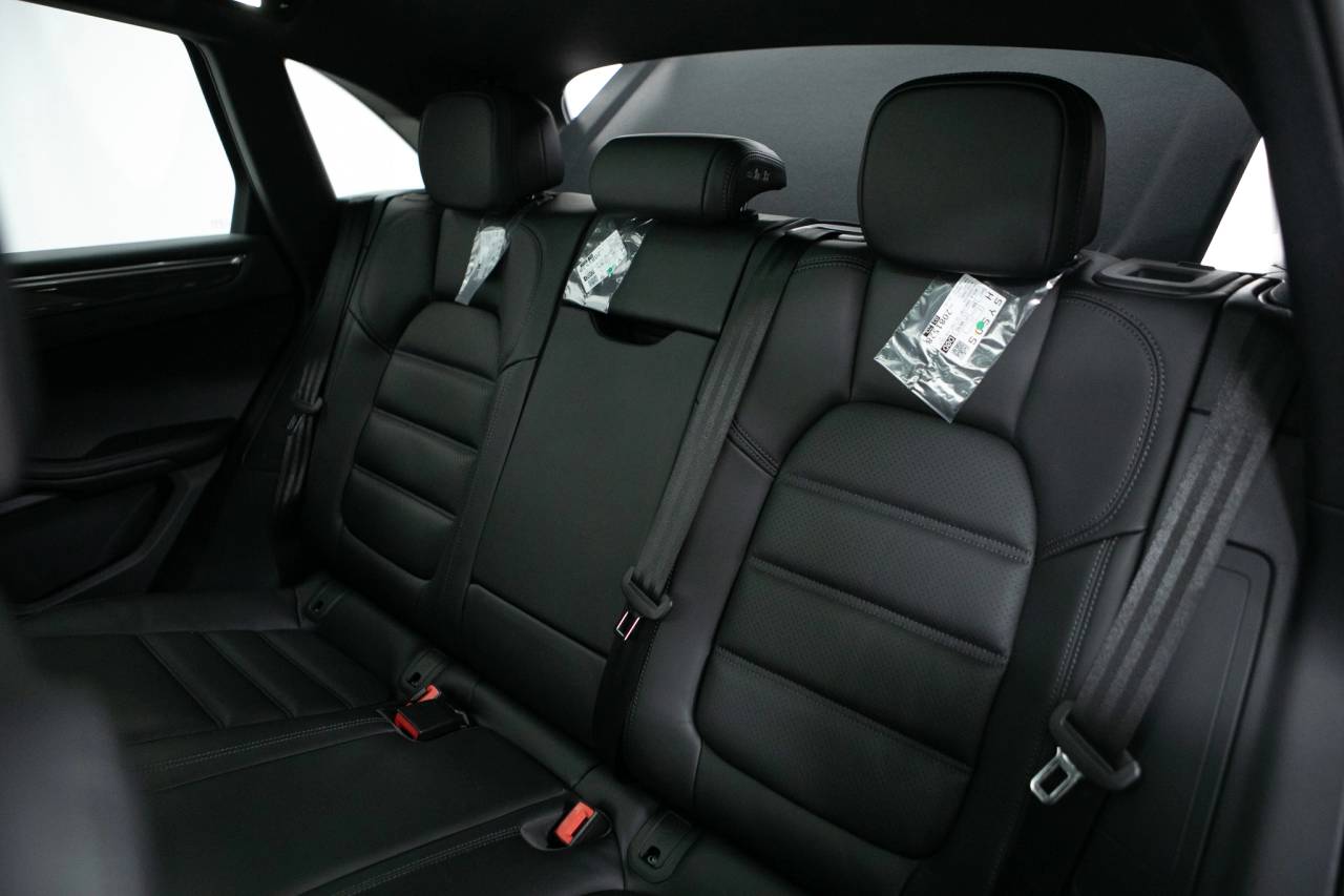 Thumbnail: 2026 Porsche Macan - 38