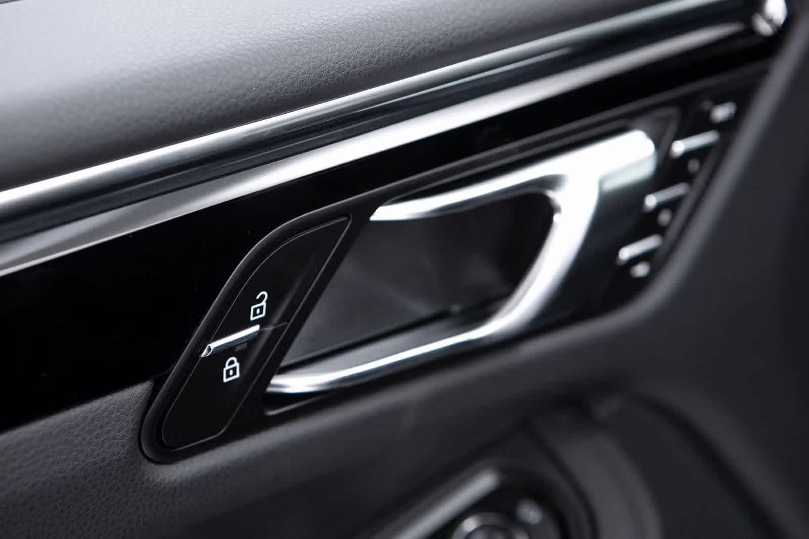 Thumbnail: 2025 Porsche Macan - 20