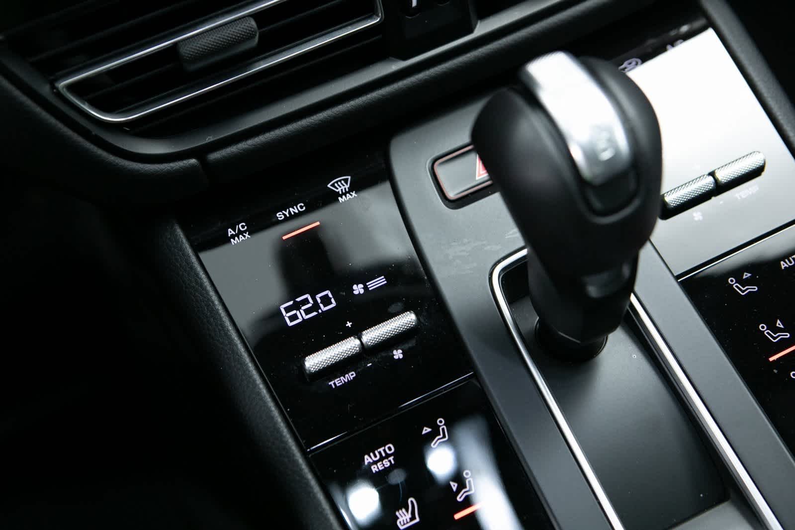 Thumbnail: 2025 Porsche Macan - 22