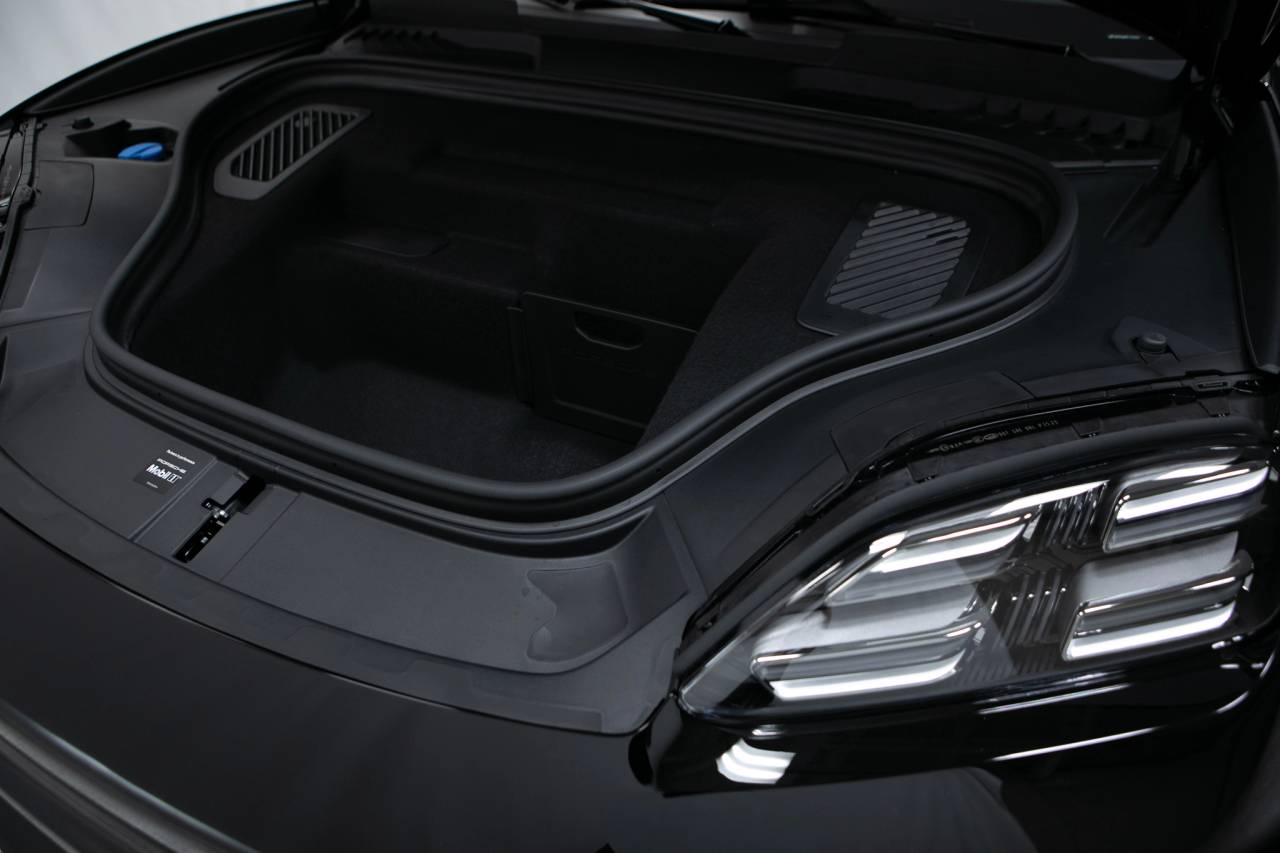 Thumbnail: 2026 Porsche Macan - 38