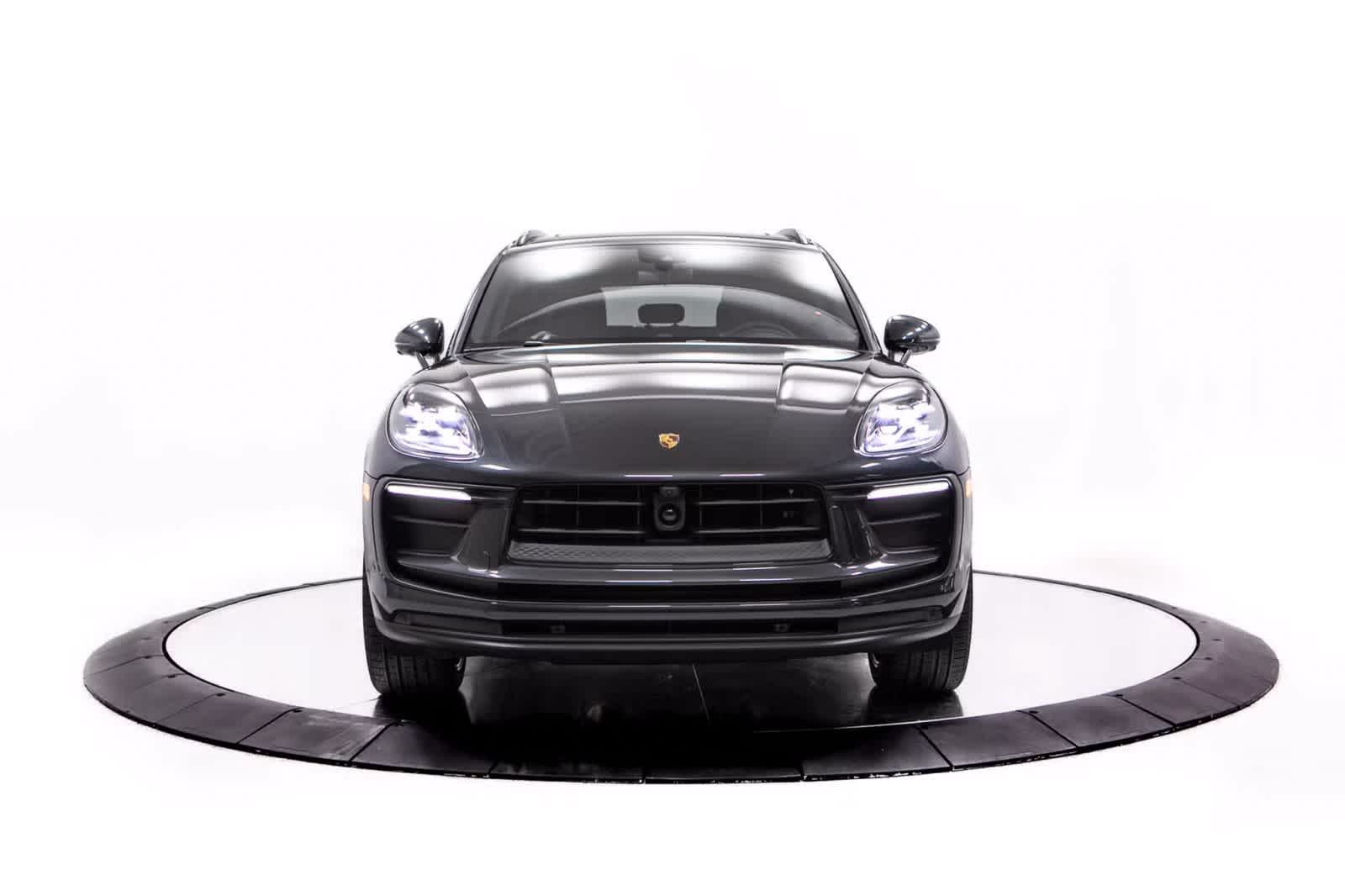 Thumbnail: 2026 Porsche Macan - 10