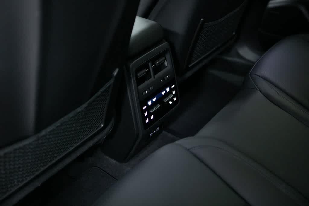 Thumbnail: 2025 Porsche Macan - 27