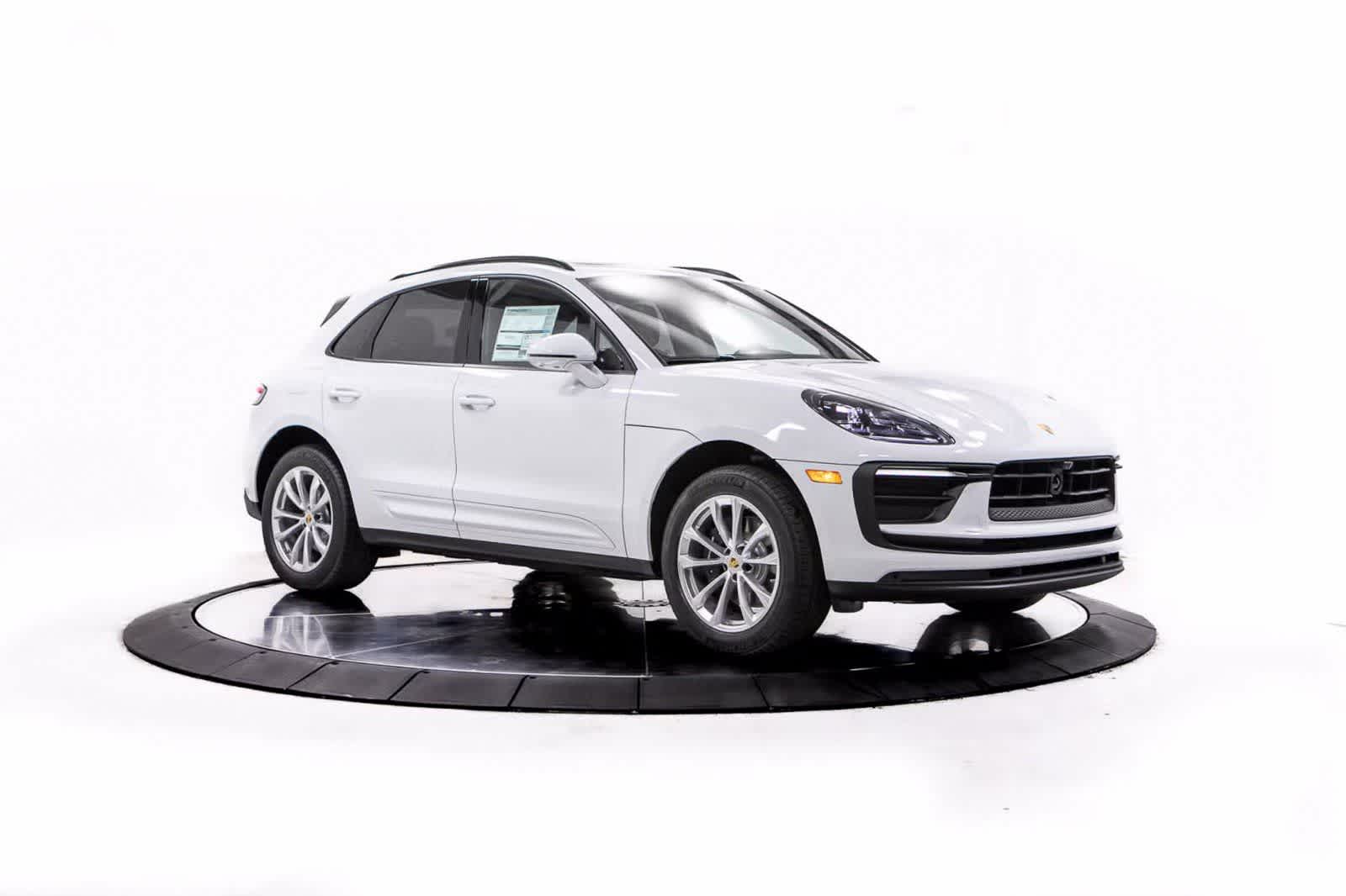 Thumbnail: 2026 Porsche Macan - 9
