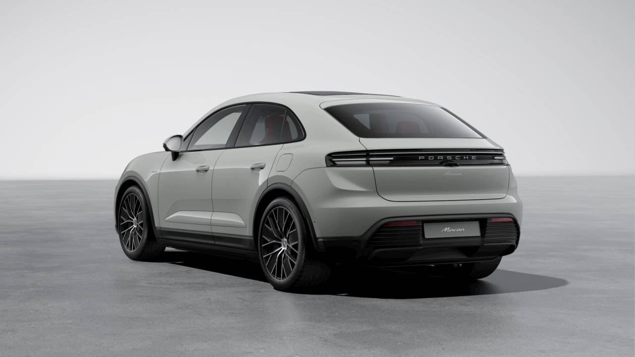 Thumbnail: 2026 Porsche Macan - 3