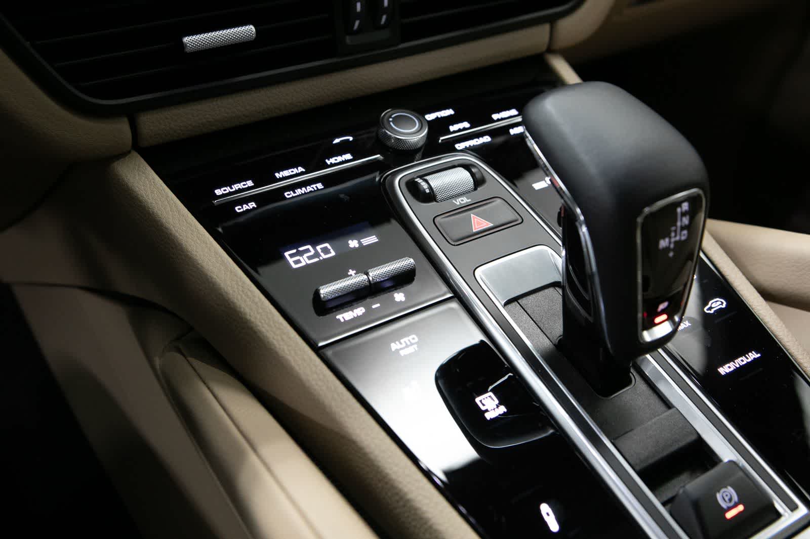 Thumbnail: 2023 Porsche Cayenne - 28