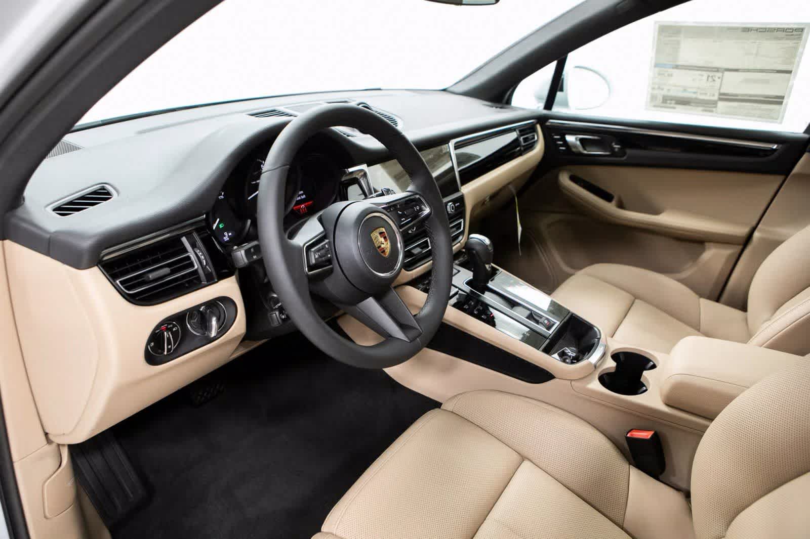 Thumbnail: 2026 Porsche Macan - 4