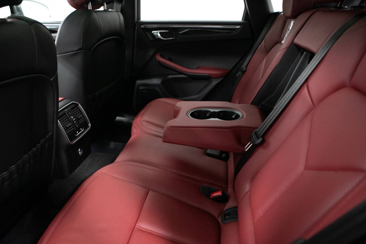 Thumbnail: 2026 Porsche Macan - 37