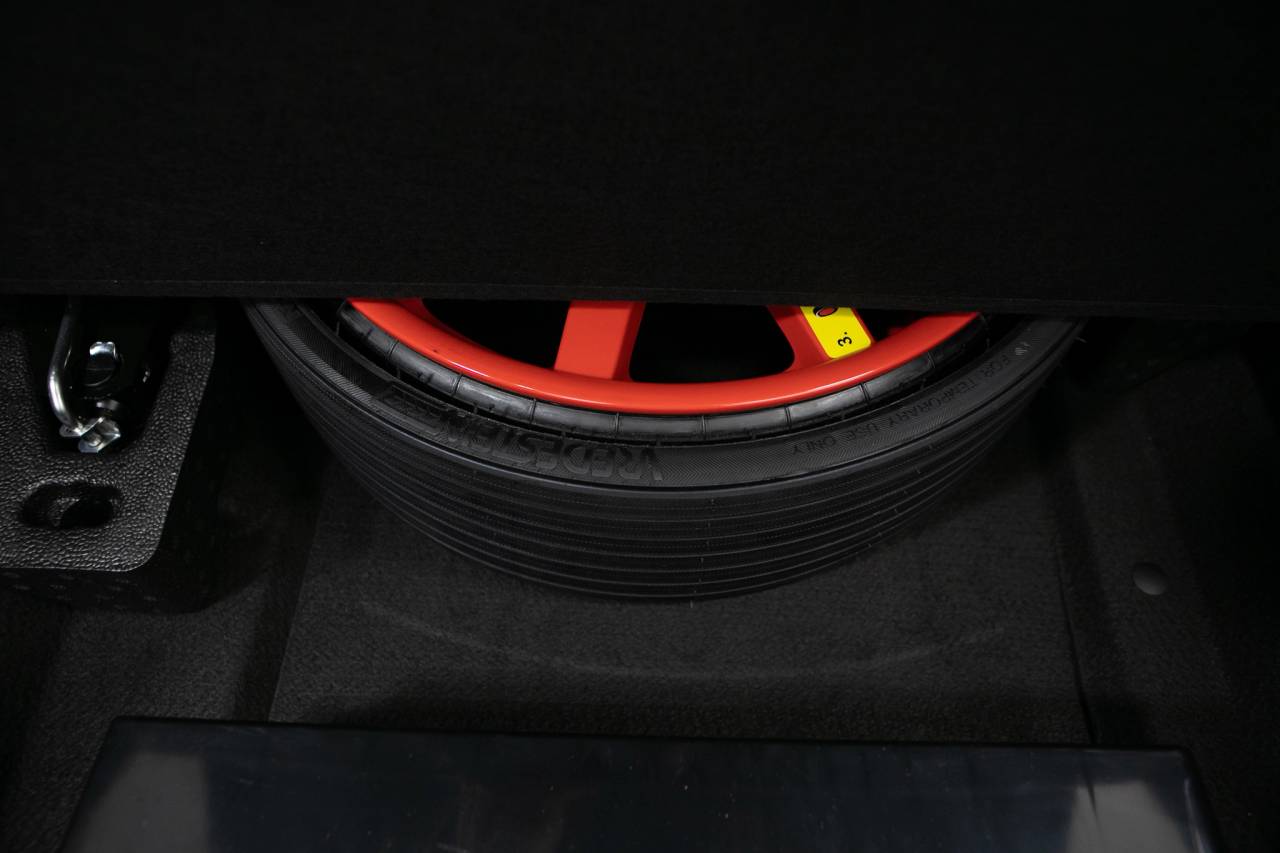 Thumbnail: 2026 Porsche Macan - 37