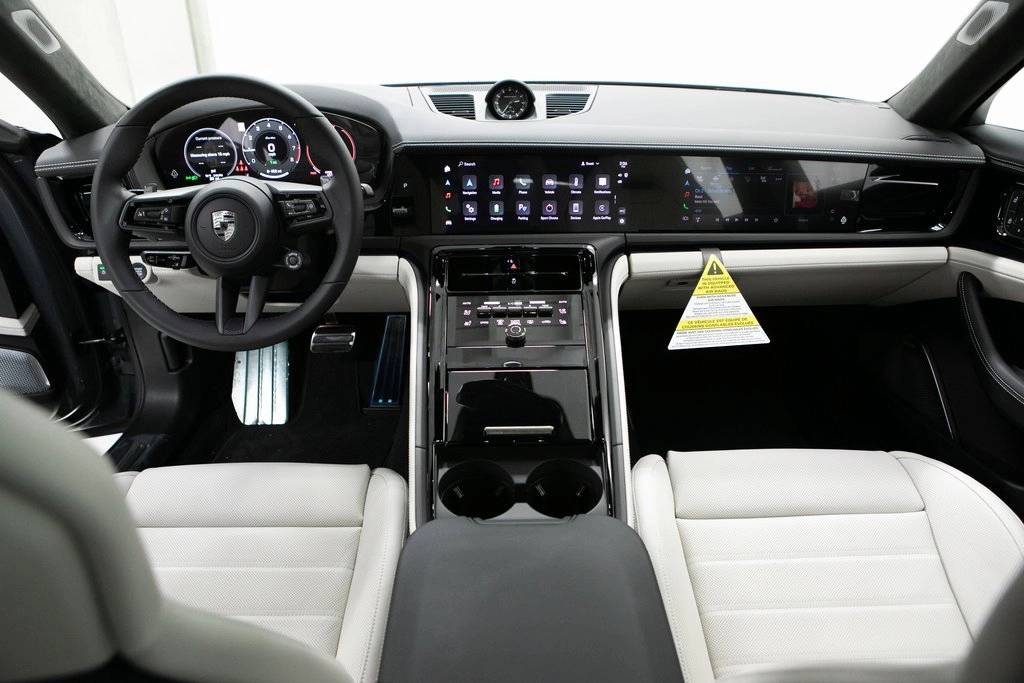 Thumbnail: 2025 Porsche Panamera - 13
