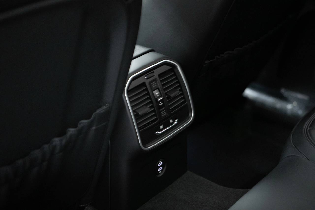 Thumbnail: 2026 Porsche Macan - 34