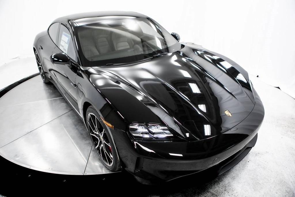 Thumbnail: 2025 Porsche Taycan - 40