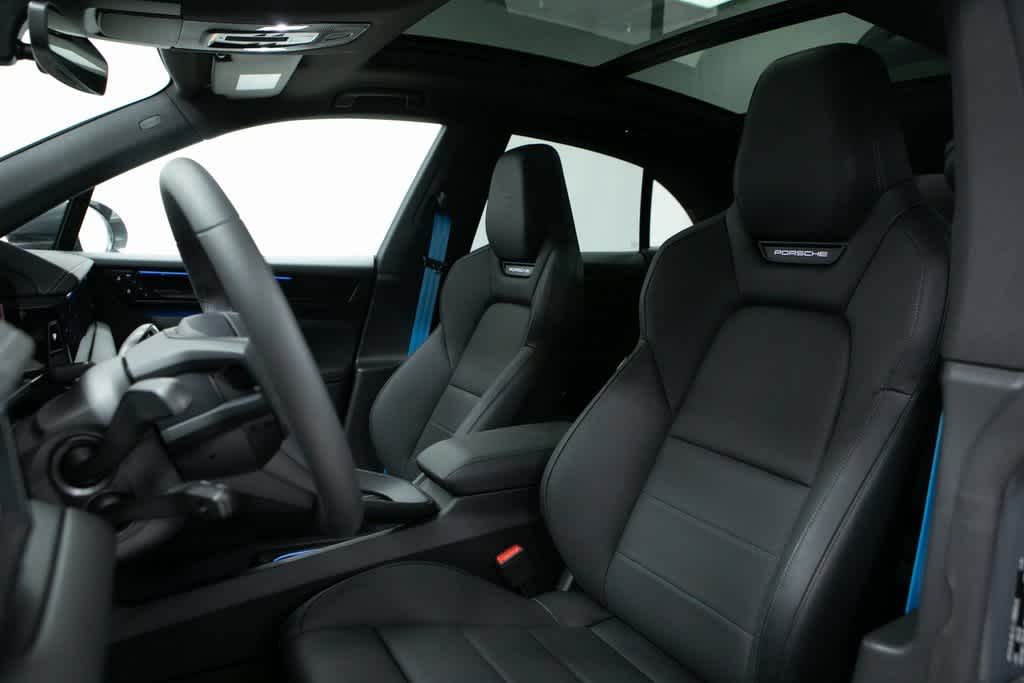 Thumbnail: 2025 Porsche Macan - 5