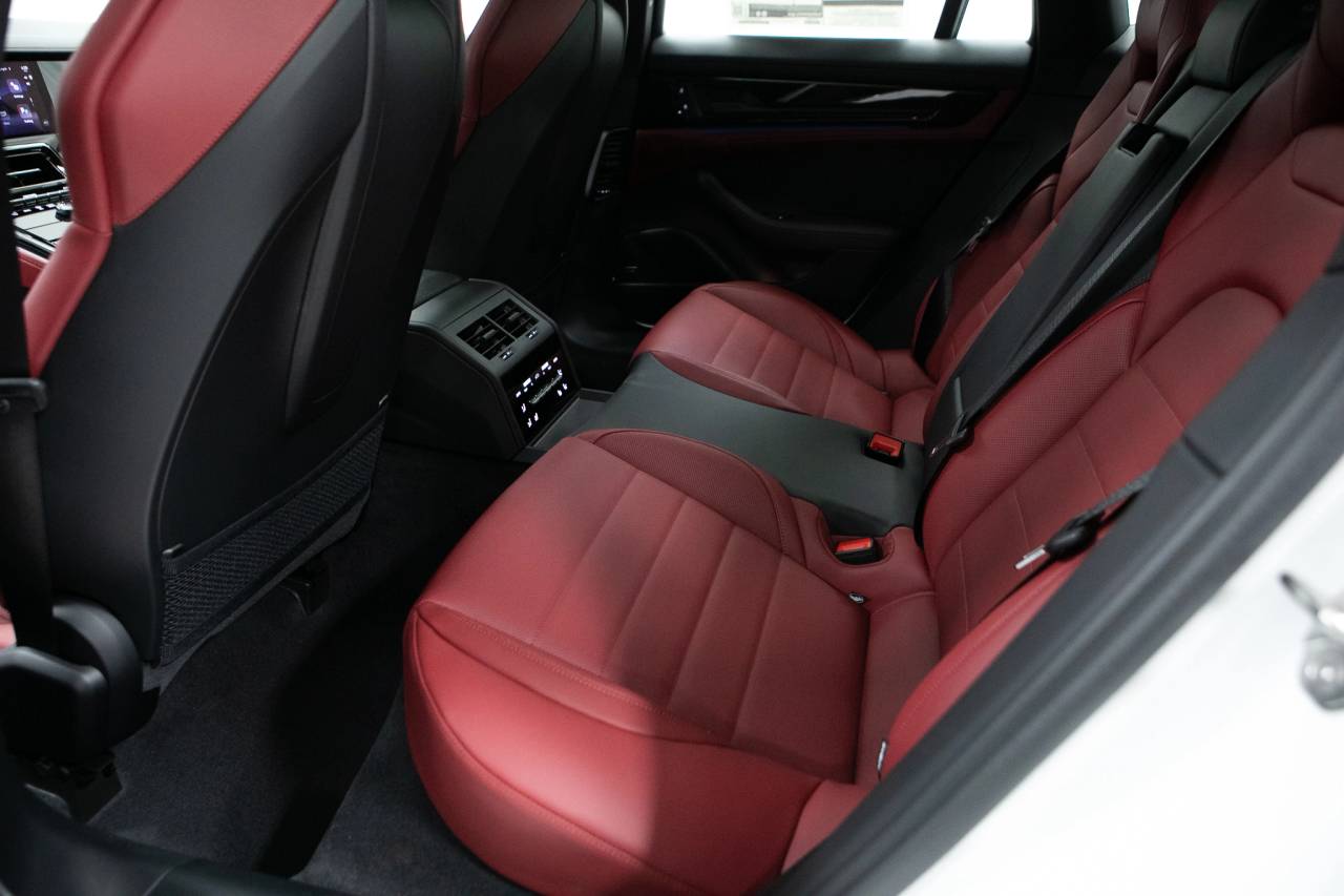 Thumbnail: 2026 Porsche Panamera - 37