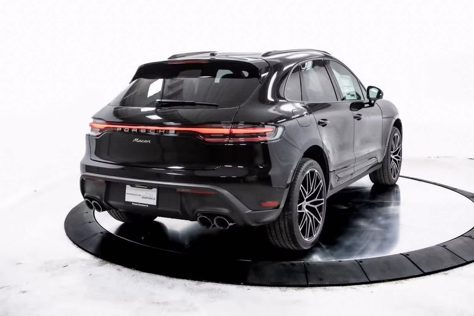 Thumbnail: 2025 Porsche Macan - 7