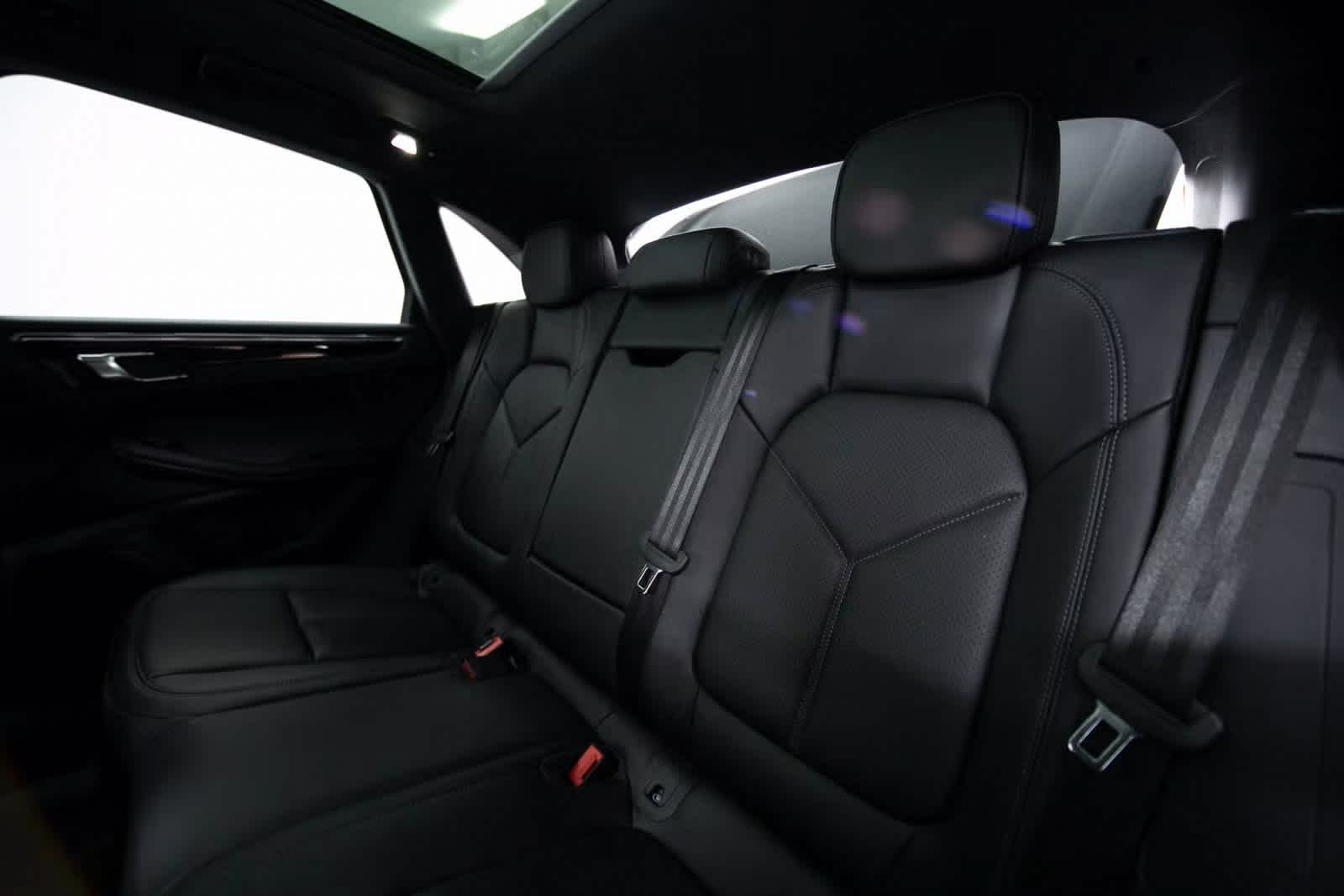 Thumbnail: 2025 Porsche Macan - 30