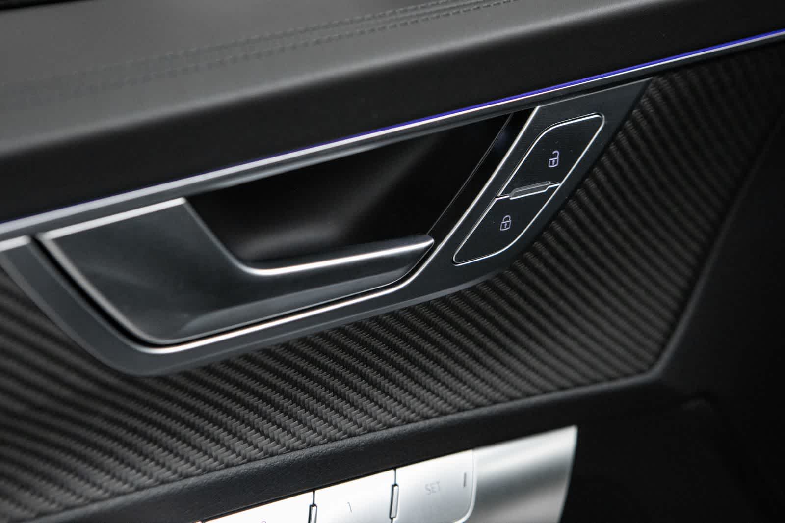 Thumbnail: 2023 Audi RS 6 - 25