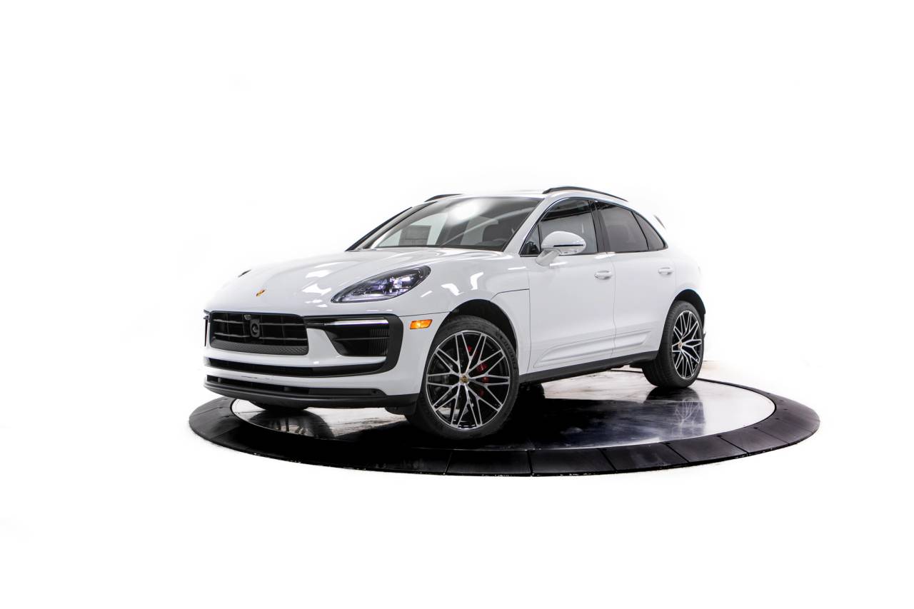 Thumbnail: 2026 Porsche Macan - 1