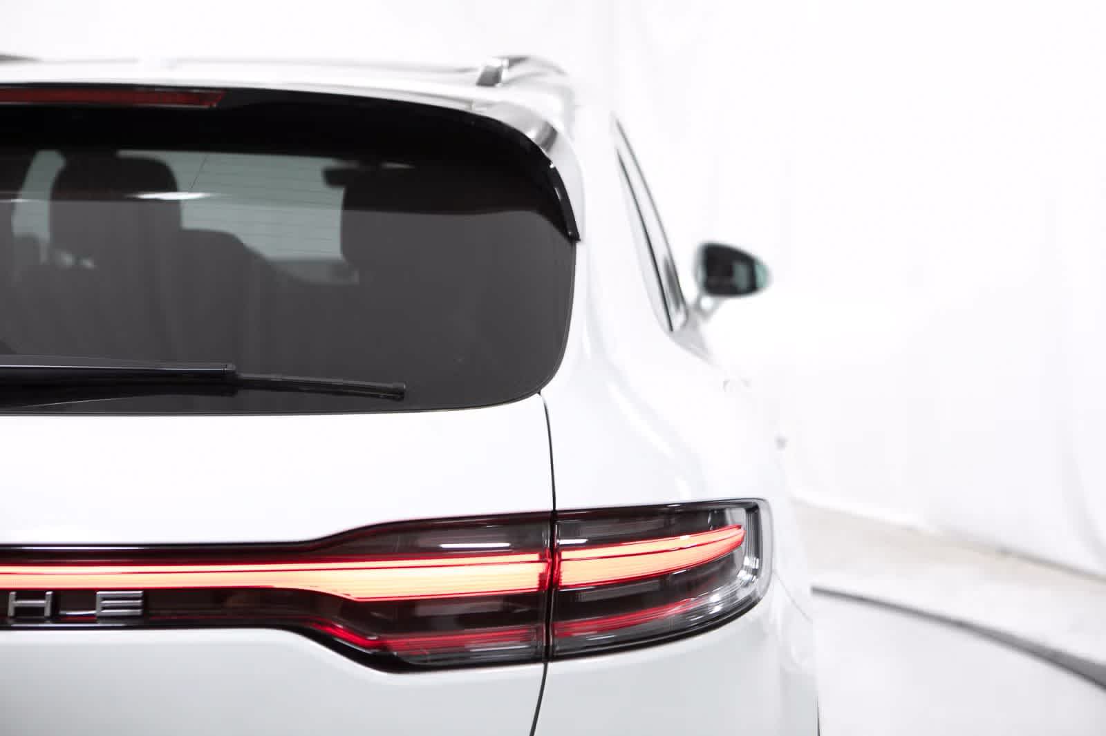 Thumbnail: 2025 Porsche Macan - 21