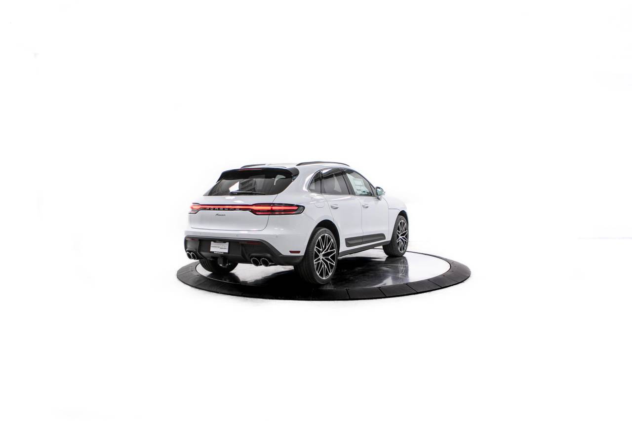 Thumbnail: 2026 Porsche Macan - 7