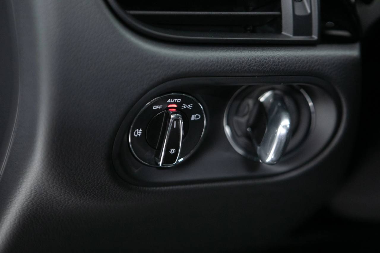 Thumbnail: 2026 Porsche Macan - 29