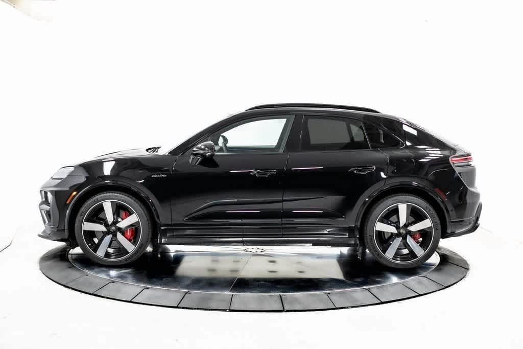Thumbnail: 2025 Porsche Macan - 2