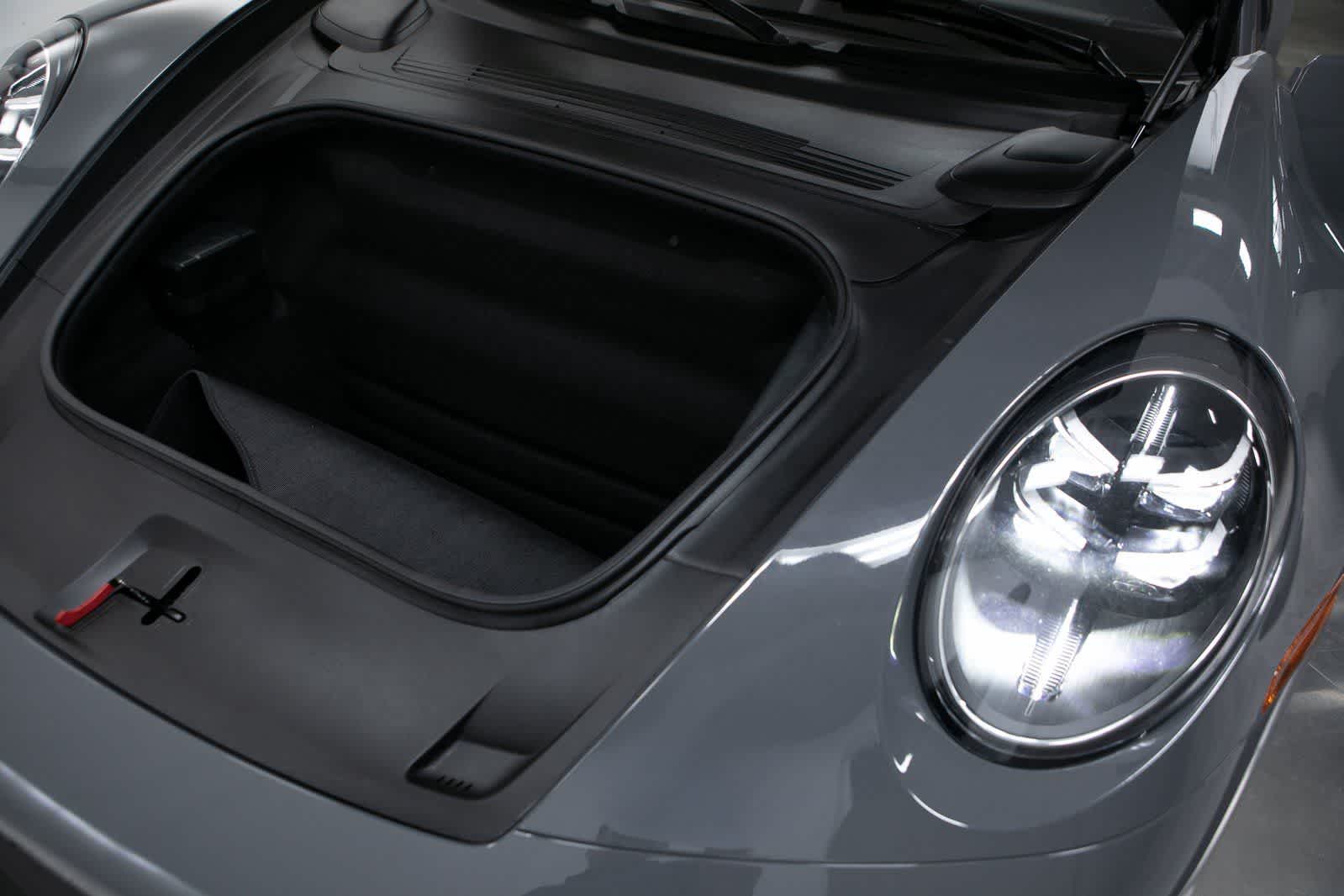 Thumbnail: 2025 Porsche 911 - 27