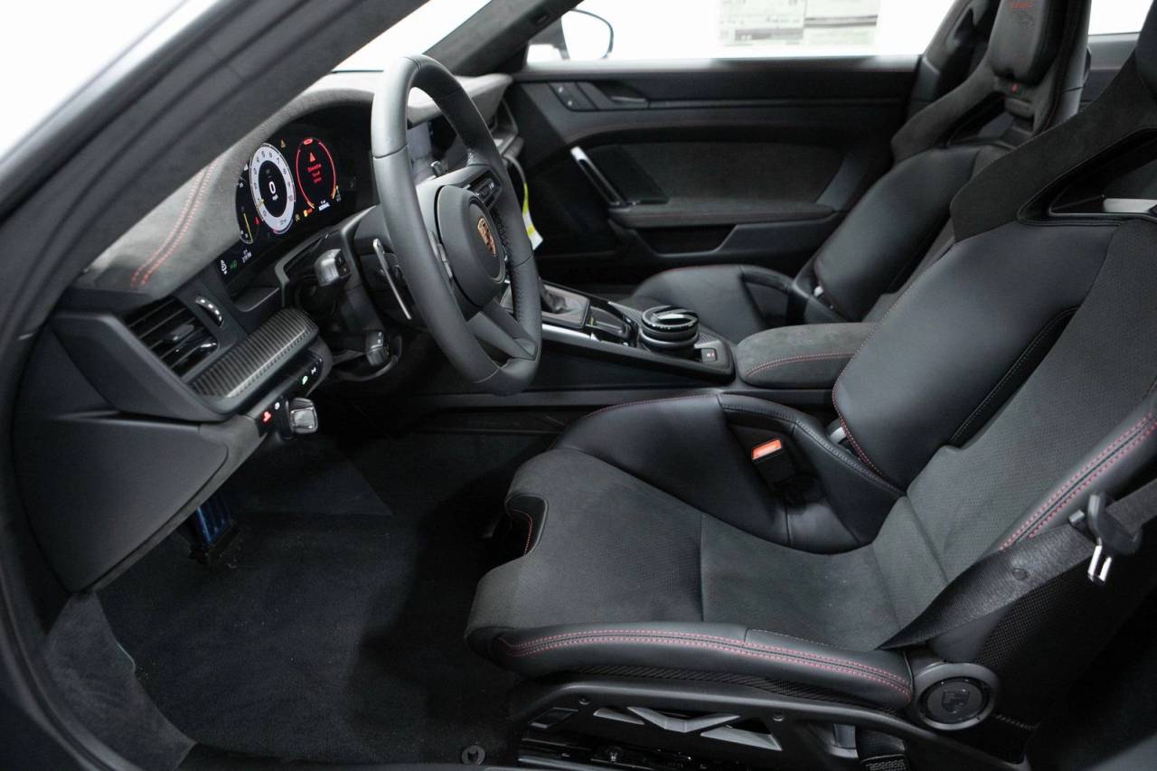 Thumbnail: 2026 Porsche 911 - 16