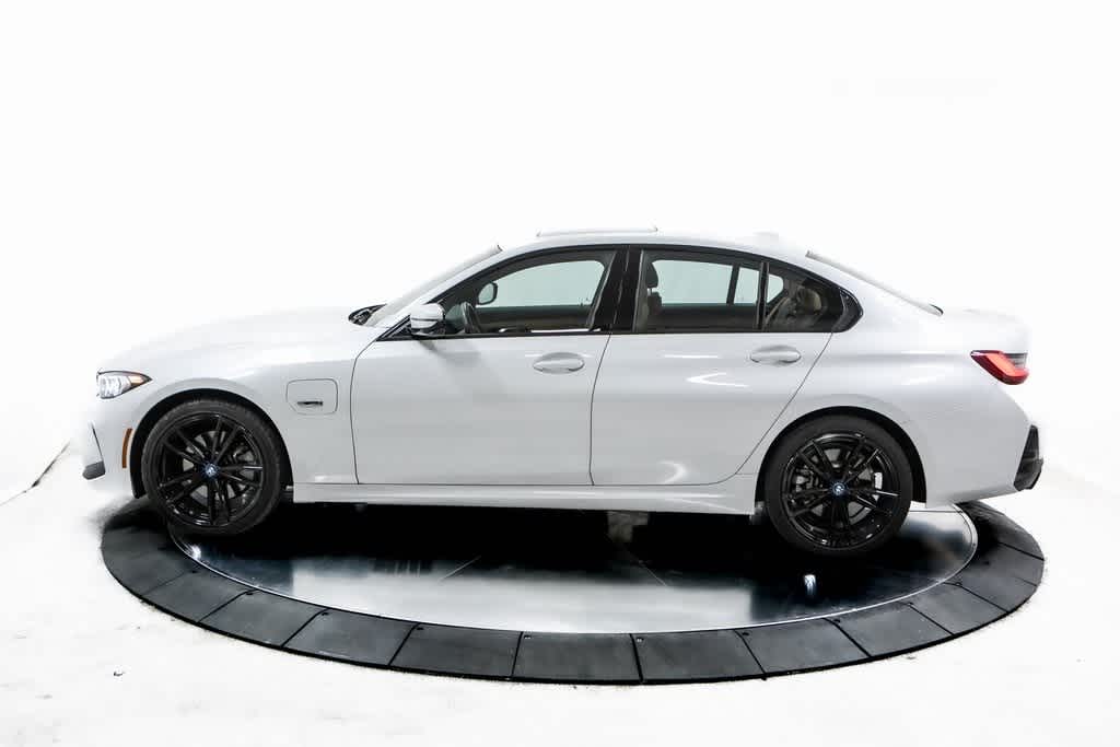 2023 Bmw 330e photo 2