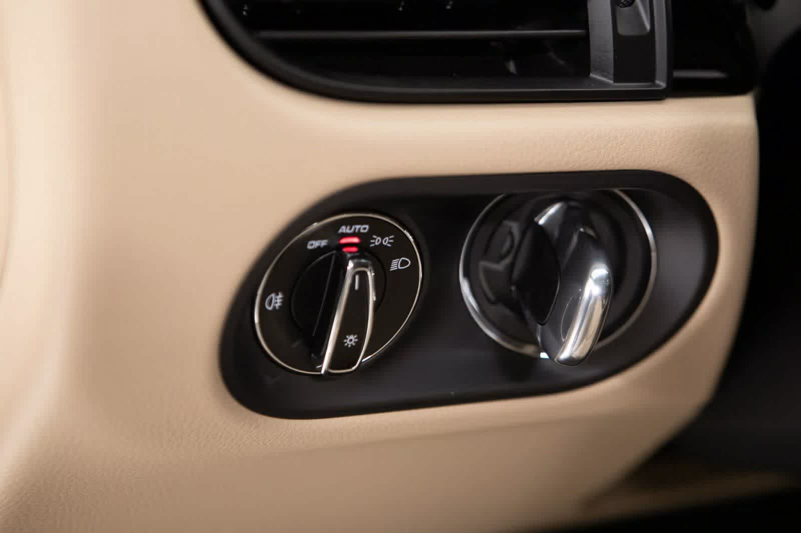 Thumbnail: 2026 Porsche Macan - 20