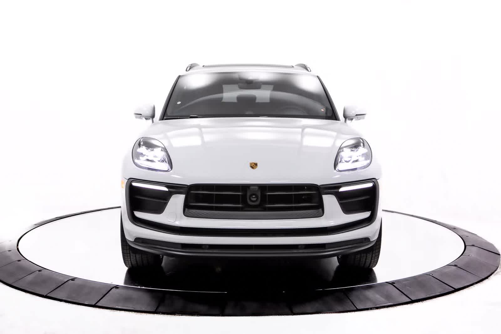 Thumbnail: 2025 Porsche Macan - 10