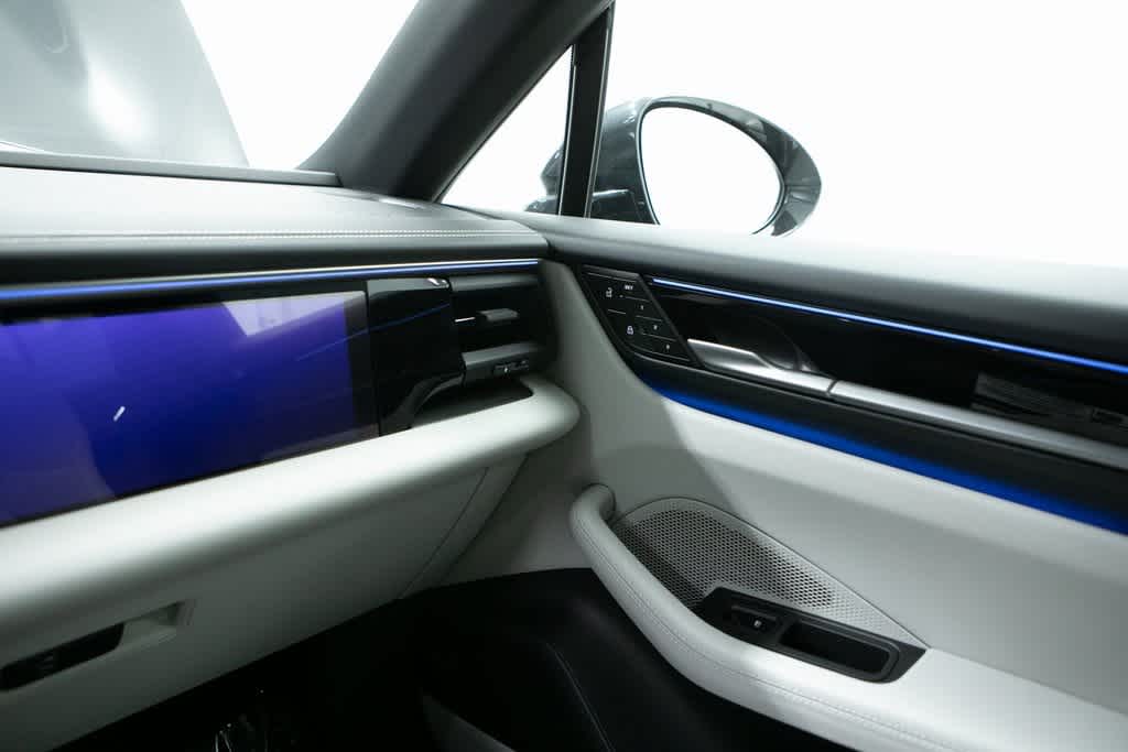 Thumbnail: 2025 Porsche Macan - 29